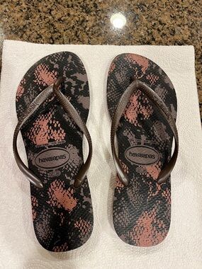 Havaianas Black & Coral Snake-Print Flip Flops 37-38